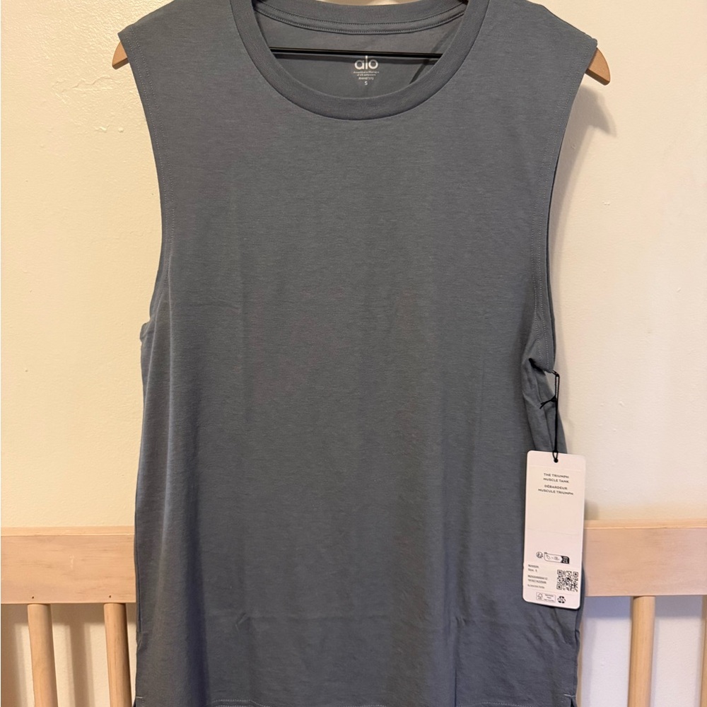 ALO Yoga The Triumph Muscle Tank in Steel Grey NWT Size Men’s Small